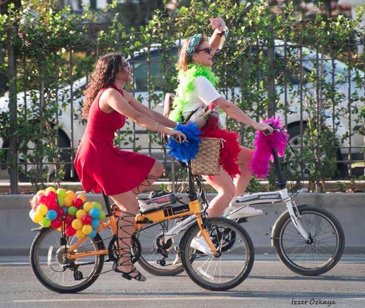 süslü kadınlar bisiklet turu